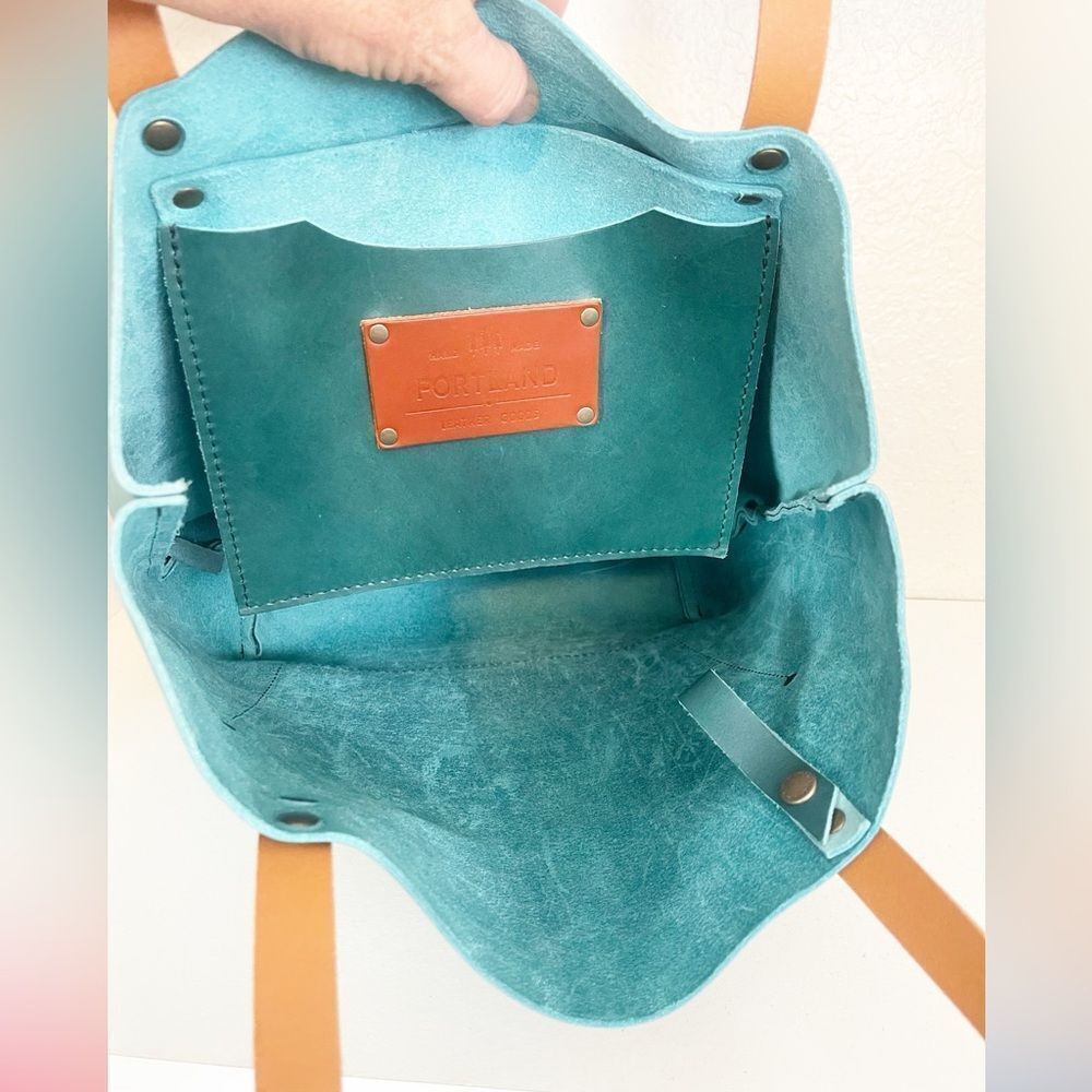 Portland Leather medium tote bag in Caribbean limited edition. - Picture 5 of 15